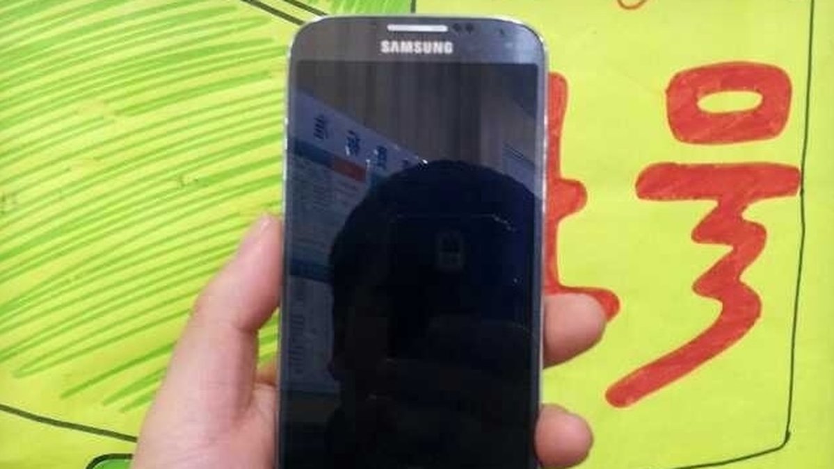 Så här ser den ut, nya Samsung Galaxy S4, om man får tro bilder som läckte under måndagen.